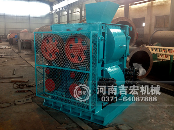 生產(chǎn)60目砂用什么設(shè)備好,推薦四輥破碎機(jī)！