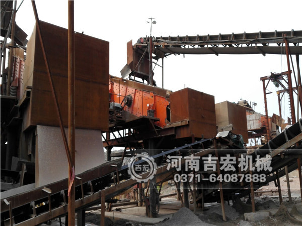 四川綿陽1200&times;1000對(duì)輥破碎機(jī)生產(chǎn)現(xiàn)場(chǎng)