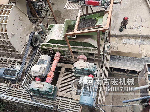 制砂設(shè)備用啥好-用吉宏液壓對(duì)輥破碎機(jī)??！