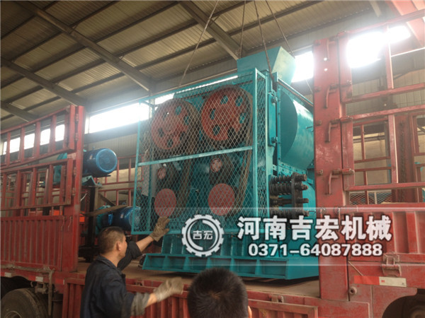 2016年四齒輥破碎機(jī)優(yōu)惠報(bào)價(jià)_四齒輥破碎機(jī)多少錢(qián)一臺(tái)