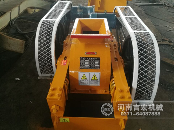  200&times;450對(duì)輥破碎機(jī)發(fā)往貴州_破碎石英砂