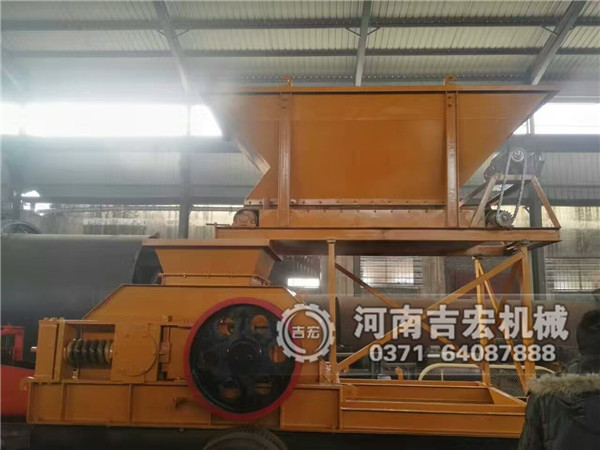 900&times;1200移動雙齒輥破碎機(jī)發(fā)往西安 