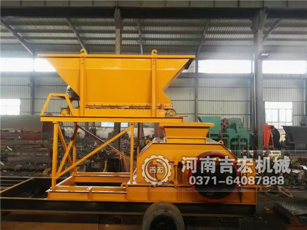 900&times;1200移動雙齒輥破碎機(jī)發(fā)往西安 