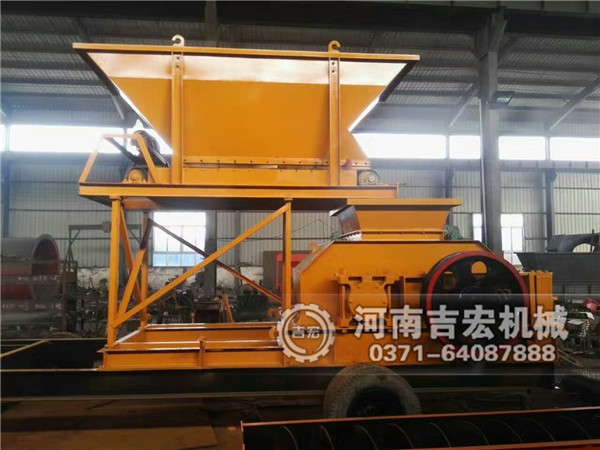 900&times;1200移動雙齒輥破碎機(jī)發(fā)往西安 