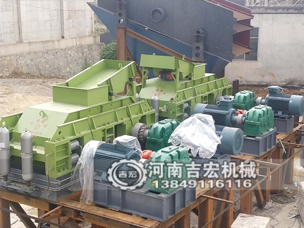 專吃12、13石子液壓對輥制砂機-砂場必備制砂設(shè)備！