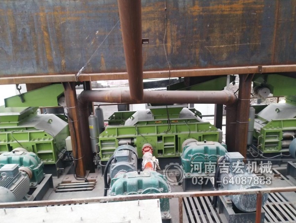 試過多種破碎機(jī),為啥老廠長(zhǎng)獨(dú)寵白云石對(duì)輥機(jī)？答案藏在細(xì)節(jié)里！