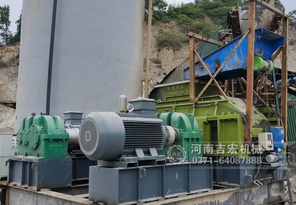 砂粒級(jí)配不達(dá)標(biāo)？液壓對(duì)輥制砂機(jī)精準(zhǔn)控粒,成品質(zhì)量提升30%！